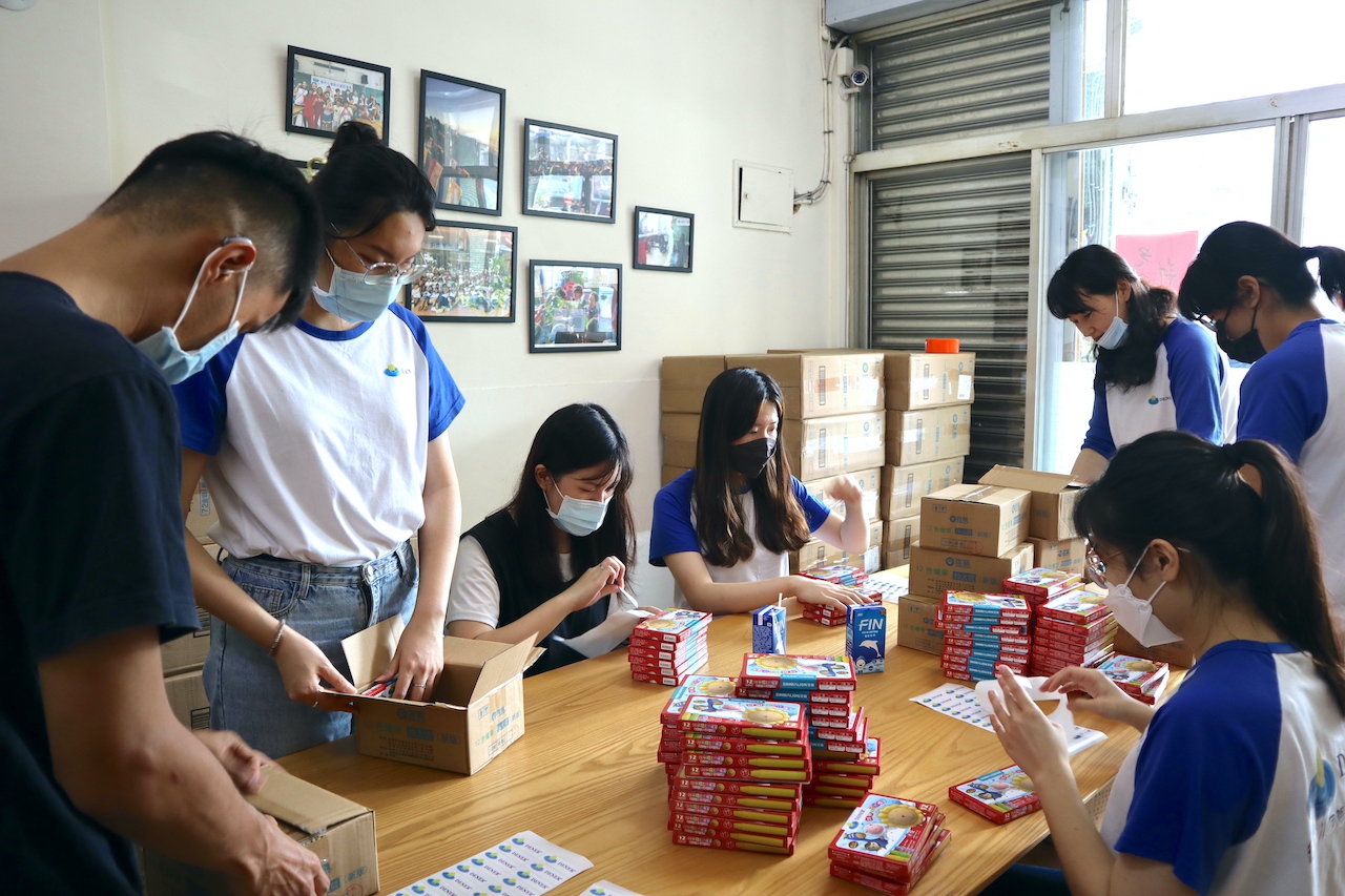 Stationery Donation Organize – Thanks volunteers for their love