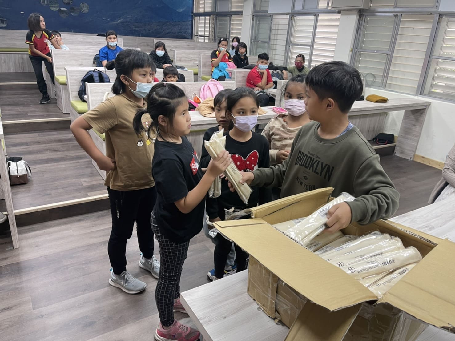 Make a good connection with children in Da Nan Elementary School